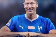37岁莱万拒绝沙特1亿欧元年薪，选择留守巴萨，追逐欧冠梦想